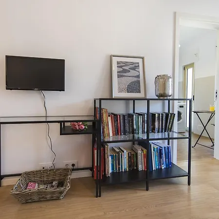 Cozy Central Apartment
