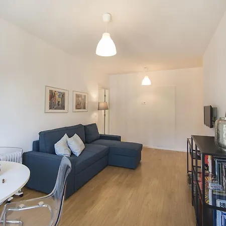 Cozy Central Apartment